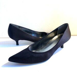 Stuart Weitzman EUC Kitten Heel Black Fabric Pumps Shoe 8.5 M